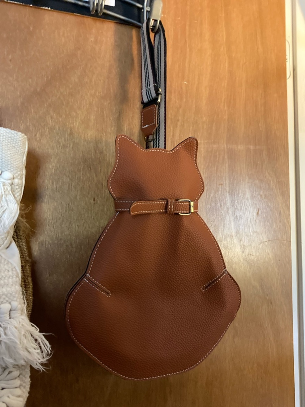 Brown Cat-Shaped Crossbody Bag with Adjustable Strap